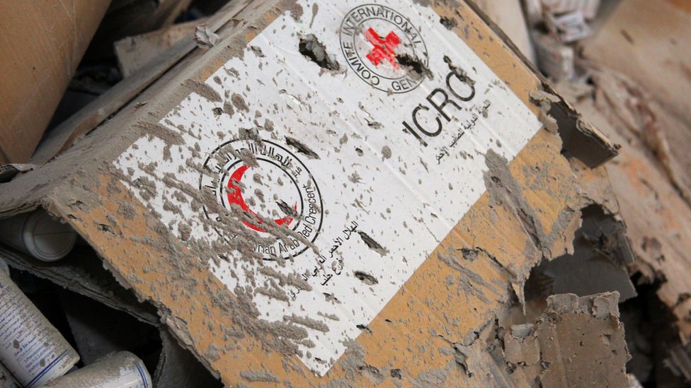 Поврежденные предметы медицинского назначения Красного Креста и Сирийского Арабского Красного Полумесяца в Урум-аль-Кубре (20 сентября 2016 г.)