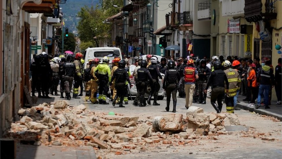 Equipos de emergencia en Cuenca