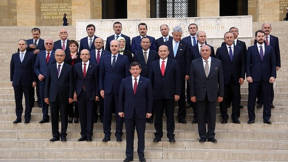 1 Kasım 2015'teki seçimlerin ardından kurulan hükümetin üyeleri