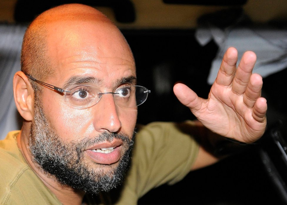 Saif al Islam, retratado antes de su captura, recibió un doctorado de la London School of Economics en 2008. Saif al Islam