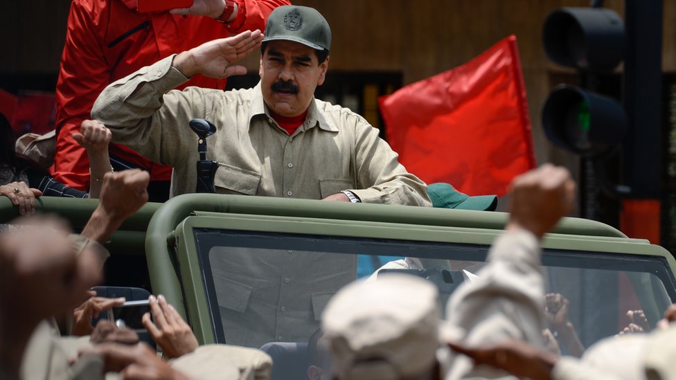 El presidente Nicolás Maduro en abril con la llamada Milicia Nacional Bolivariana, civiles con entrenamiento militar. El presidente Nicolás Maduro