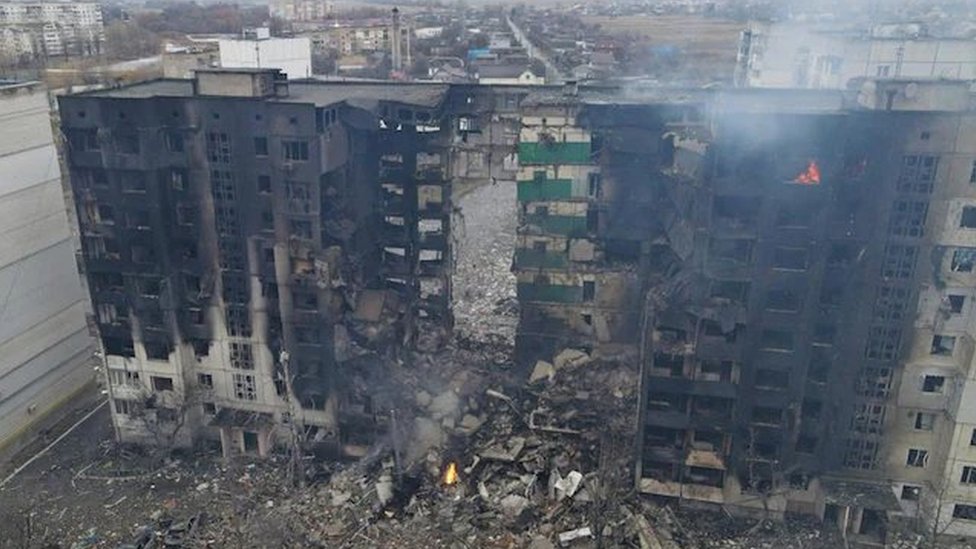 روسيا وأوكرانيا: جدل حول الموقف العربي من الغزو - صحف عربية 1 مباني مدمرة في كييف