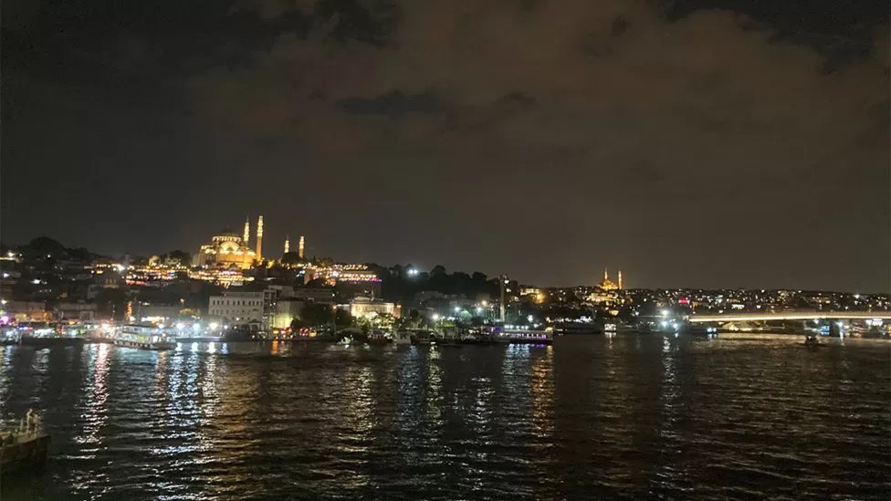 اسطنبول ليلا