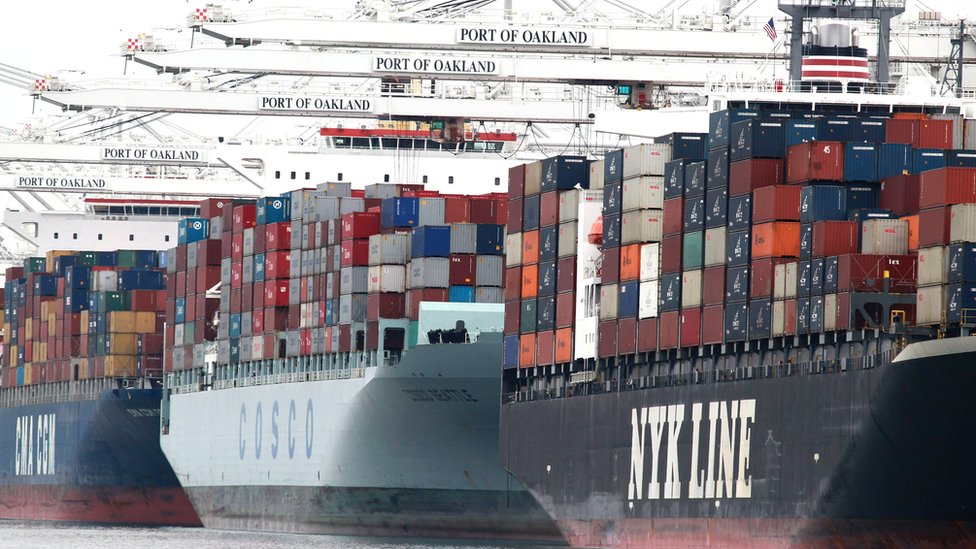美國奧克蘭港的集裝箱貨輪