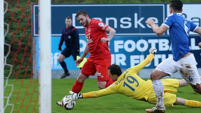 Portadown beat Linfield 2-0 at Shamrock Park