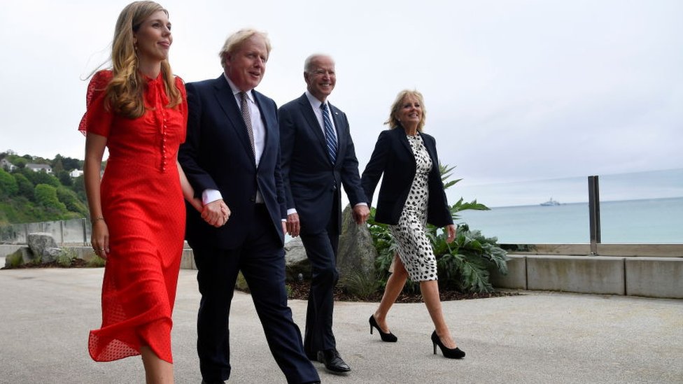 Boris Johnson y Joe Biden con sus esposas