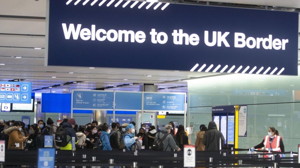 UK borders: Cost of IT failures 'staggering', says spending watchdog