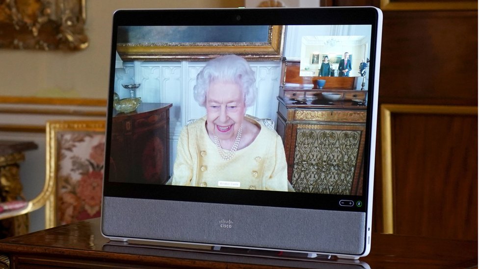 Kraljica održava virutelni sastanak