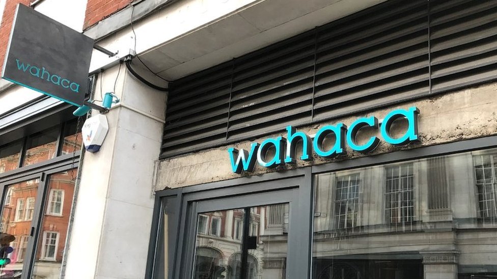 Знак ресторана Wahaca