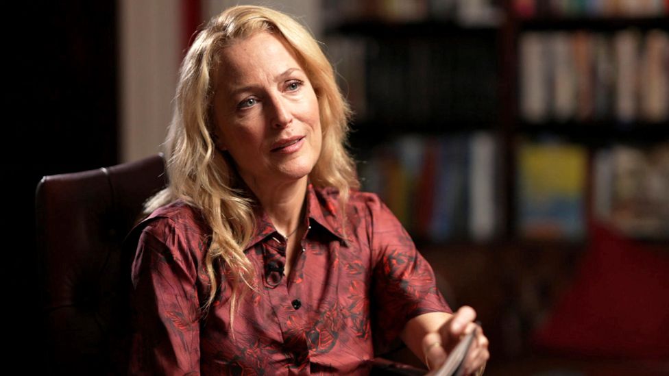 gillian anderson sex doll Gillian Anderson As Dildos' Twitter Thread Is Oddly Mesmerizing main image 1