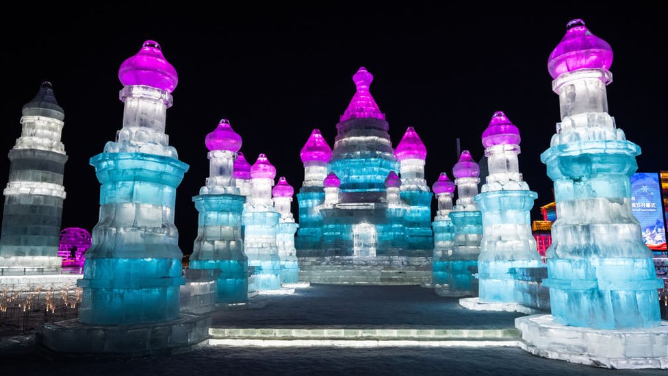 Harbin Ice Festival: See the amazing ice kingdom in China - CBBC Newsround