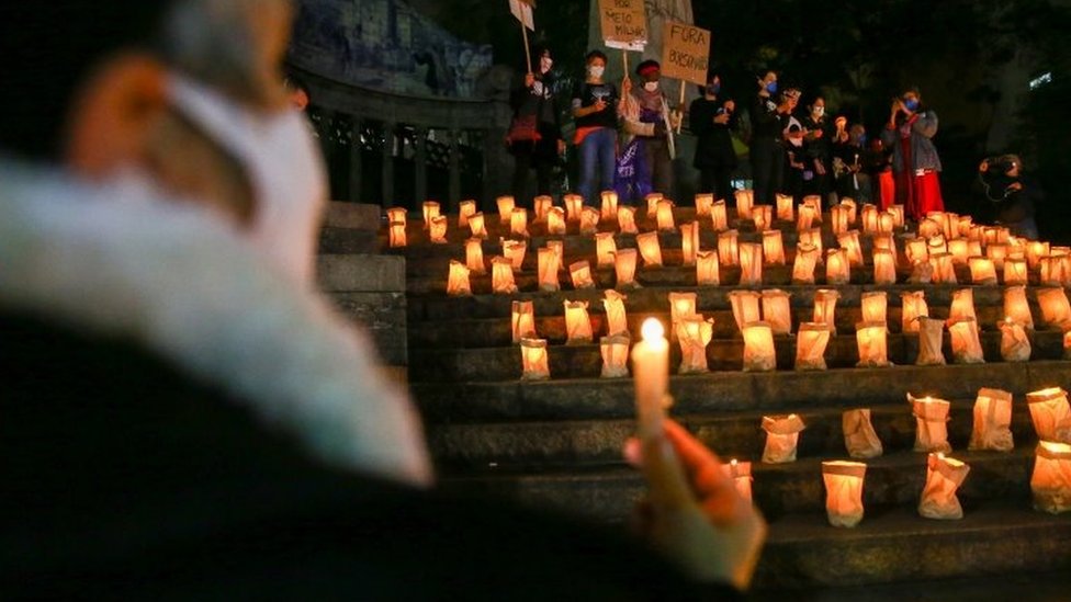 Vigília pelos mais de 500 mil mortos na pandemia, em São Paulo