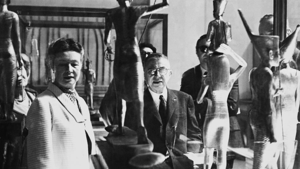 سارتر رفقة سيمون دي بوفوار في المتحف المصري