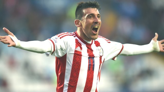 Copa America 2015: Bizarre goal from Edgar Benitez earns Paraguay victory