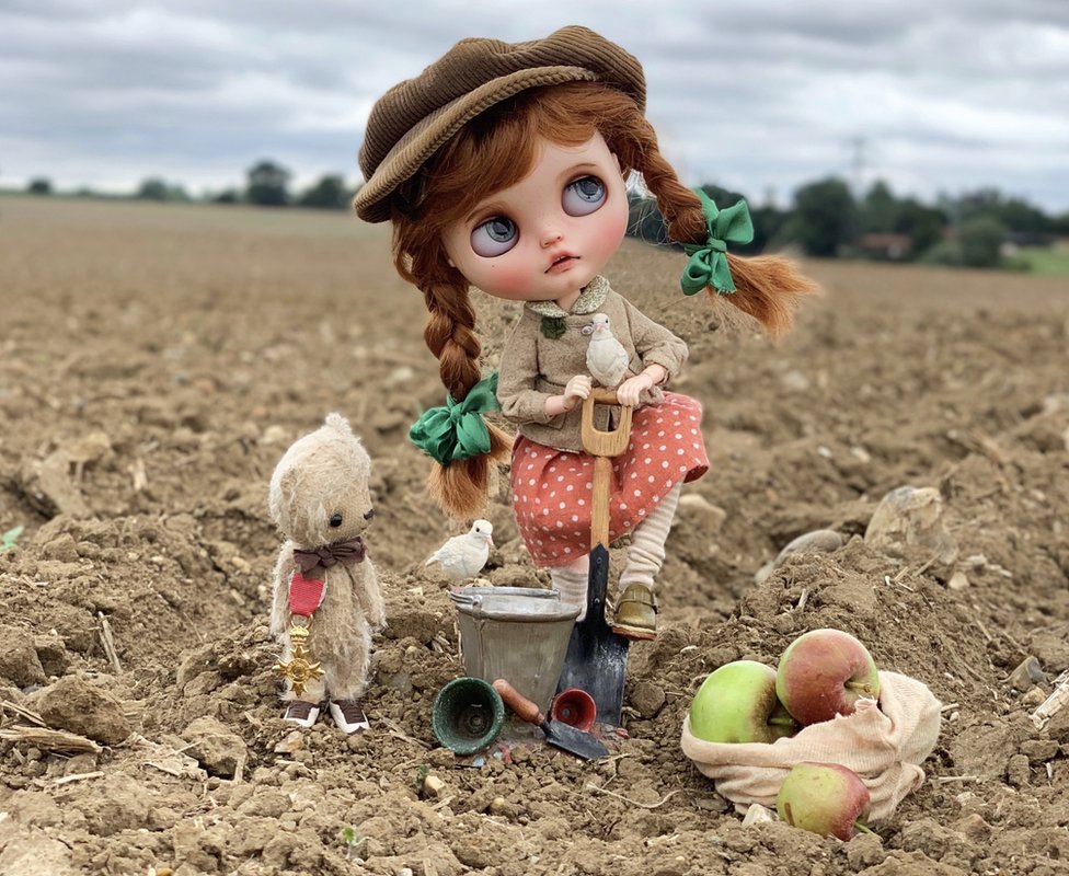 La muñeca en una granja
