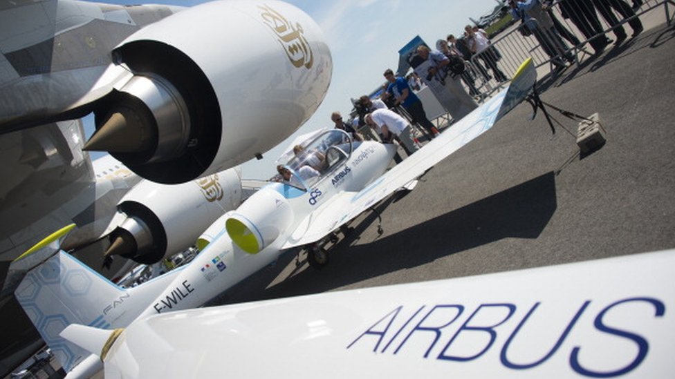 Si se puede reducir el peso de las baterías, es probable que estos aviones sean más ligeros, lo que implica menos energía. avion