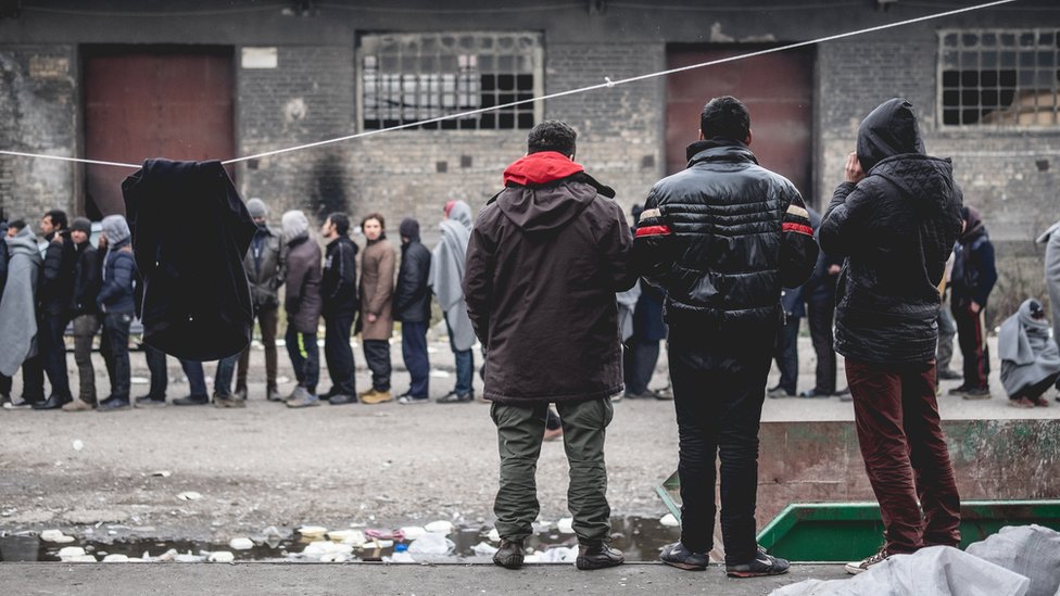 Izbeglice u redu u Beogradu