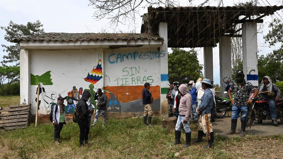 Campesinos ocupan tierras en Colombia