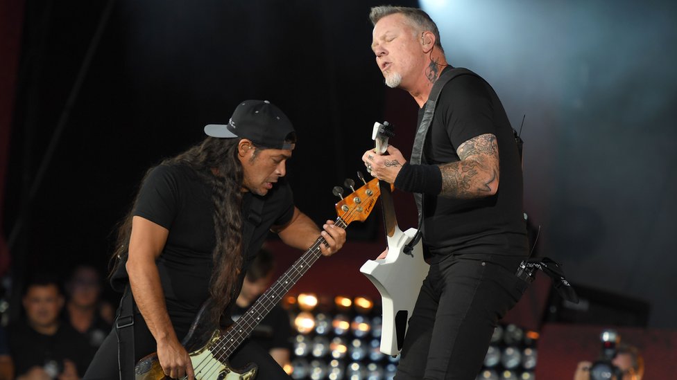Кирк Хэммет и Джеймс Хэтфилд из Metallica выступают на Global Citizen Festival 2016 в Центральном парке