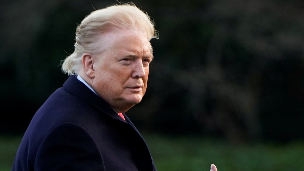 Fotoğraf 7 Şubat'ta Trump South Lawn'dan Oval ofise yürürken çekildi.