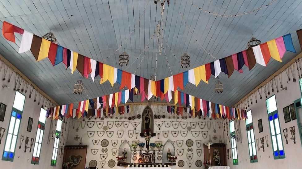 Interior de la iglesia en Tepoto.