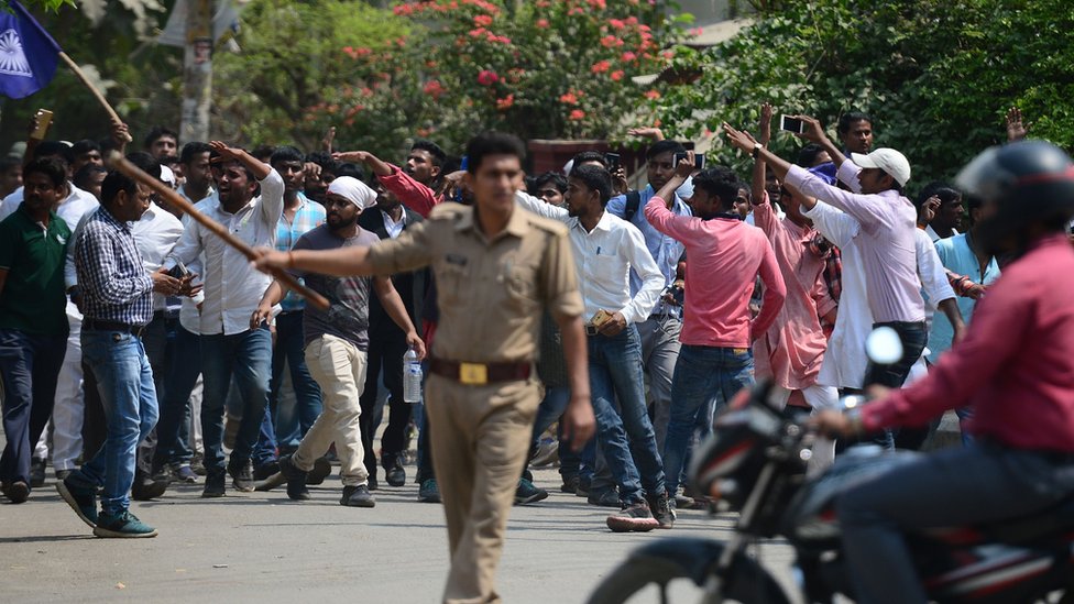 Протестующие далитов на дорогах в Уттар-Прадеше