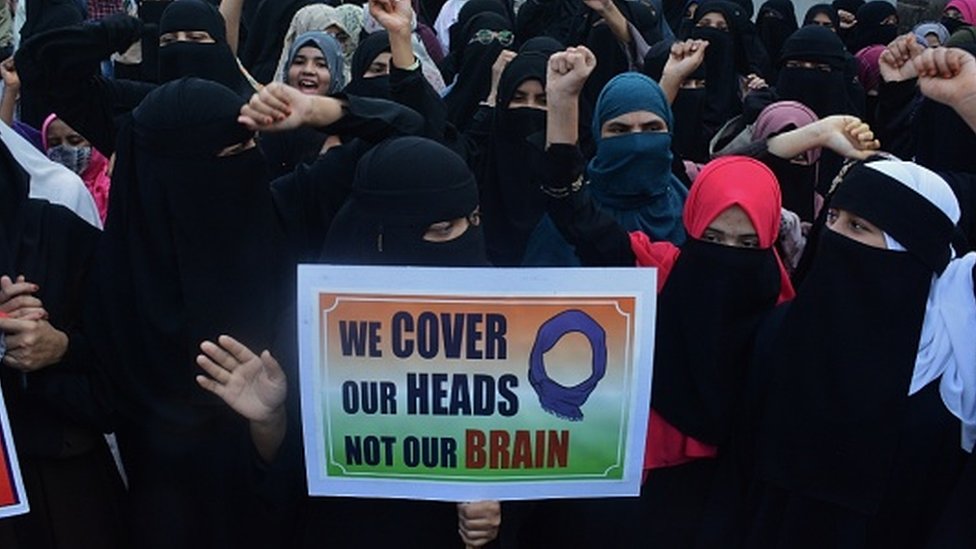 La prohibición del hiyab ha provocado protestas en India.