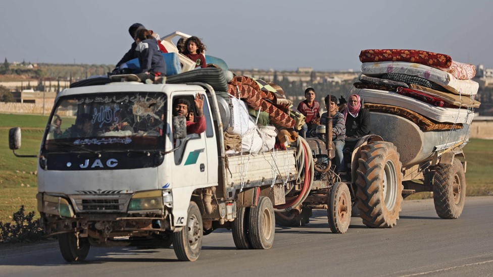 Перемещенные сирийцы едут со своими вещами в провинцию Алеппо (22 января 2020 г.)