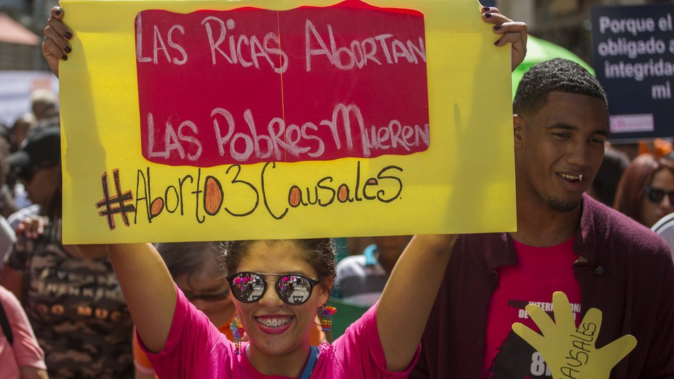 Manifestación a favor de la despenalización del aborto al menos bajo tres causales en República Dominicana