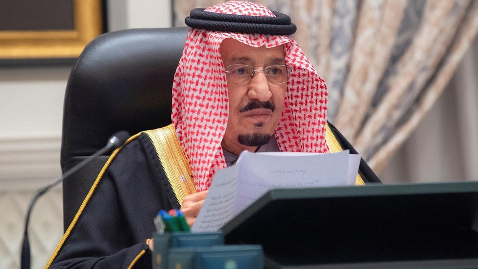 العاهل السعودي الملك سلمان بن عبد العزيز في قصر نيوم الملكي، المملكة العربية السعودية، 12 ديسمبر/كانون الأول 2021.