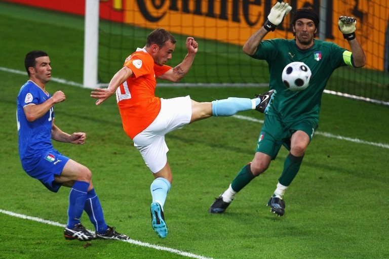 Wesley Sneijder'in Hollanda formasıyla EURO 2008'te İtalya'ya attığı gol