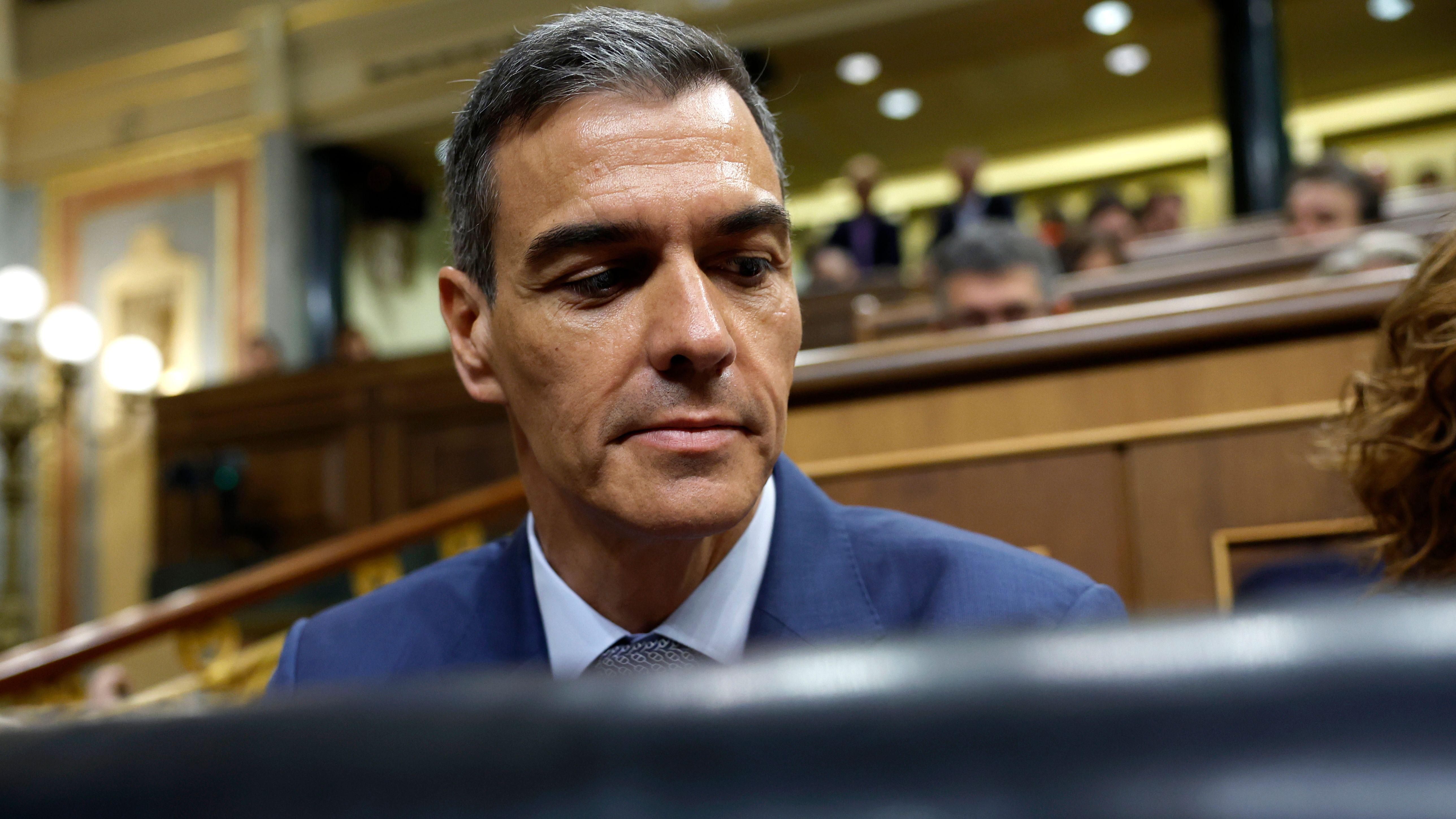 Spain's embattled PM Sánchez resists clamour for resignation