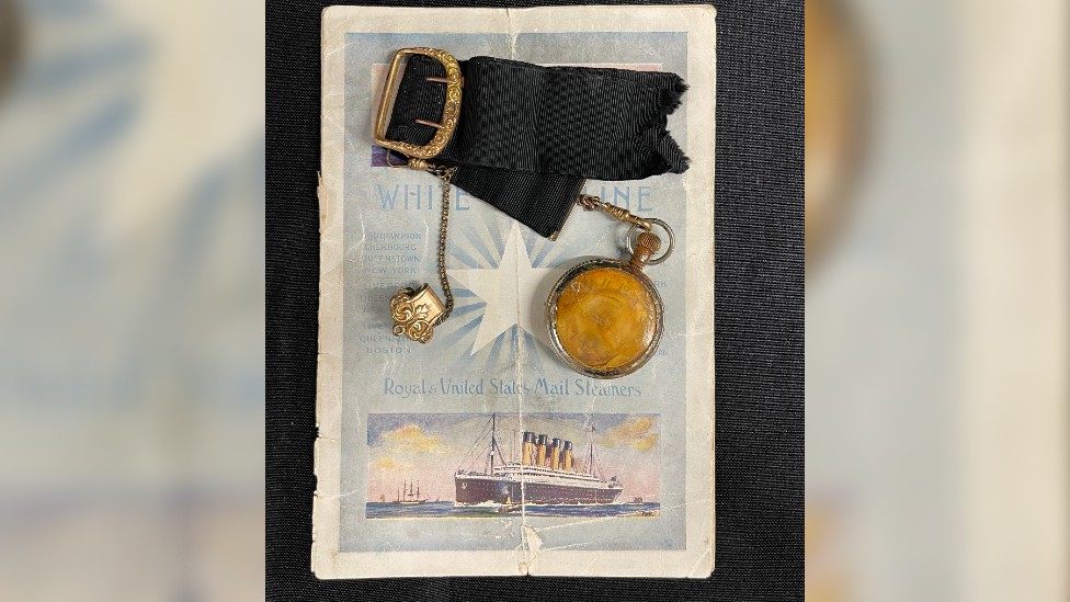R.M.S. TITANIC 切手額装品 Titanic memorabilia to be auctioned