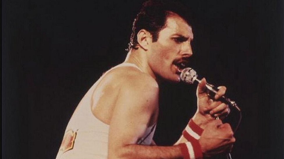 Freddie Mercury Biopic 'Bohemian Rhapsody': A Timeline of the Movie's Rocky  Production History