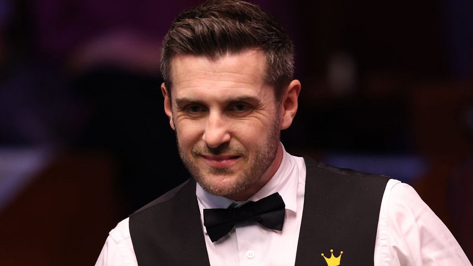 World Snooker Championship: Mark Selby beats Mark Allen, Shaun Murphy sees off Yan Bingtao