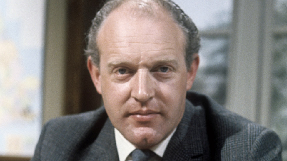 Frank Windsor Z Cars actor dies at 92 BBC News