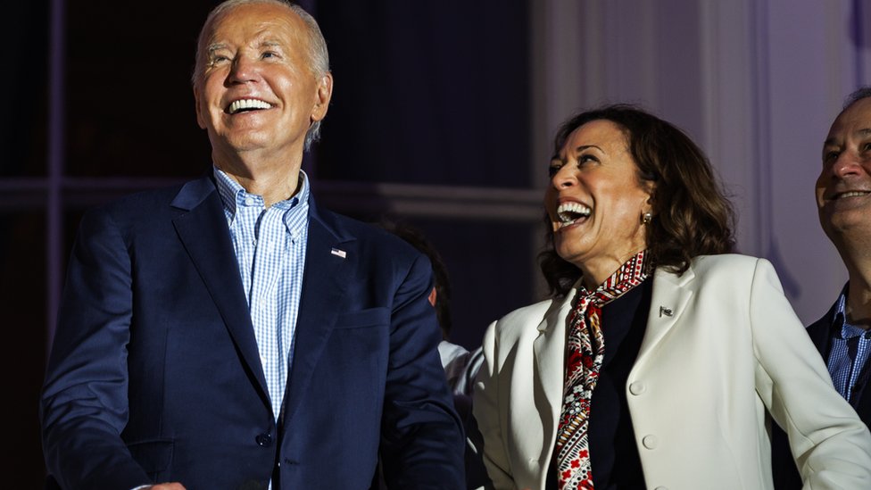 WASHINGTON, DC - JULY 04: President Joe Biden and Vice President Kamala Harris laugh as they view the fireworks on the National Mall from the White House balcony during a 4th of July event on the South Lawn of the White House on July 4, 2024 in Washington, DC. The President is hosting the Independence Day event for members of the military and their families. (Photo by Samuel Corum/Getty Images)