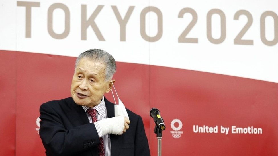 Yoşiro Mori sözlerinin Olimpiyat ruhu ile bağdaşmadığını söyleyerek özür diledi.