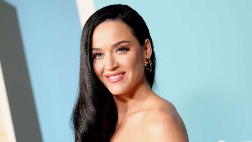 Met Gala: Katy Perry says mum conned by fake AI pic