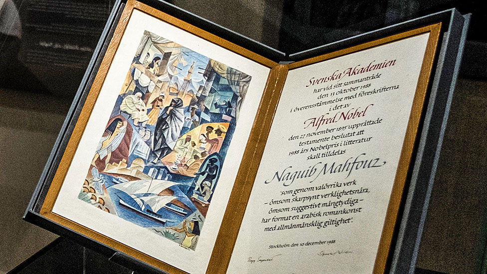 Diploma del Nobel de Literatura de Naguib Mahfouz