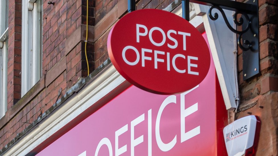 Horizon scandal: Post Office boss to pay back part of bonus - BBC News