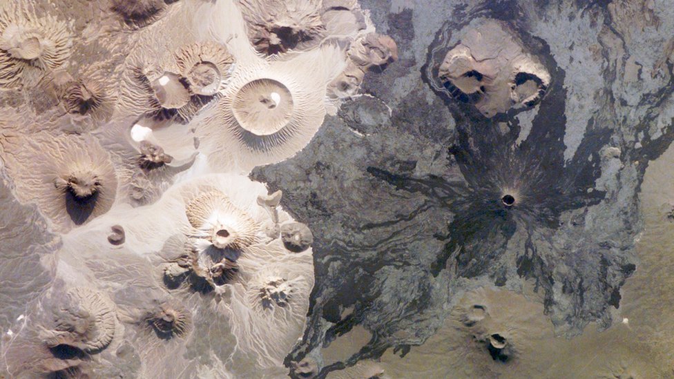Las estructuras fueron halladas en el centro oeste de Arabia Saudita, en una región llamada Harrat Khaybar. (Foto: NASA) Foto: NASA