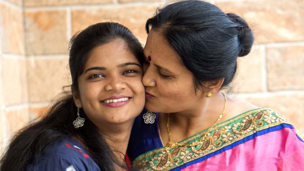 பெண்களுக்கு சொத்தில் சம உரிமை: விளக்கத்தை விரிவுபடுத்திய உச்சநீதிமன்றம் -  BBC News தமிழ்