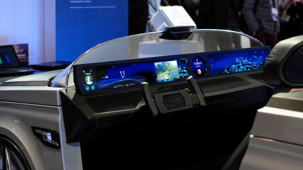 Автомобиль, демонстрирующий интеллект 5G, представленный Qualcomm на Mobile World Congress в 2019 году