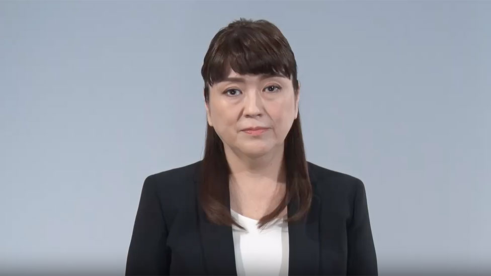 Julie Fujishima, directora ejecutiva de Johnny and Associates, se disculpó con las víctimas de abuso en un video.