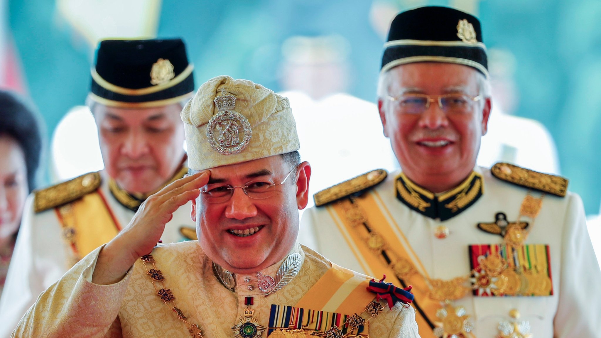 Malaysia king: Sultan Muhammad V sworn in - BBC News