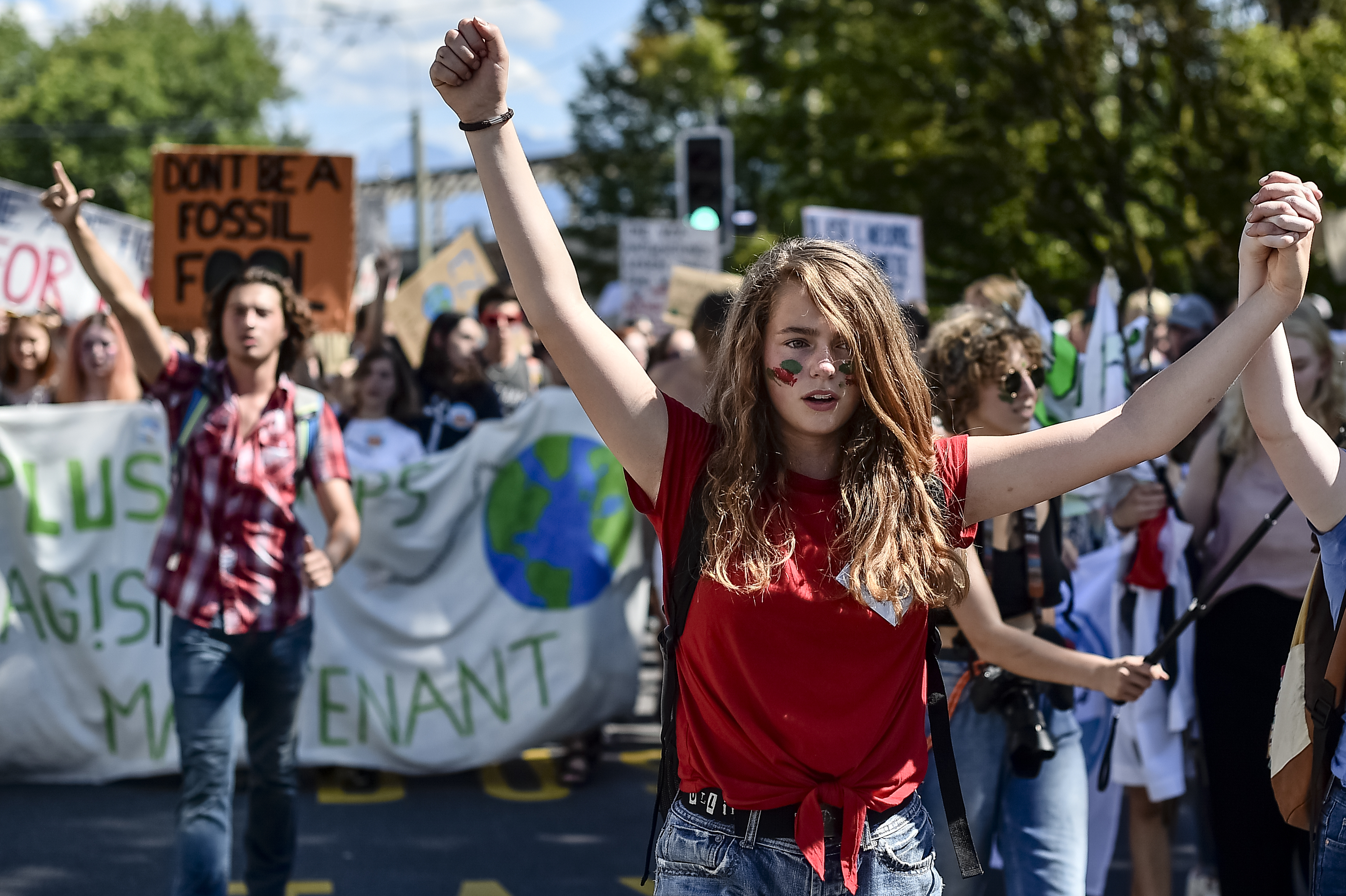 Молодые демонстранты на демонстрации «Пятницы во имя будущего» в Лозанне, Швейцария
