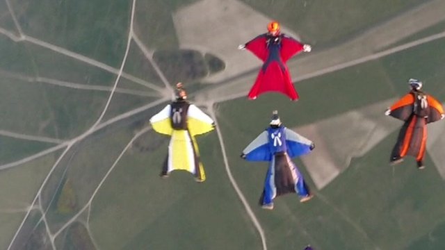 Wingsuit flyers