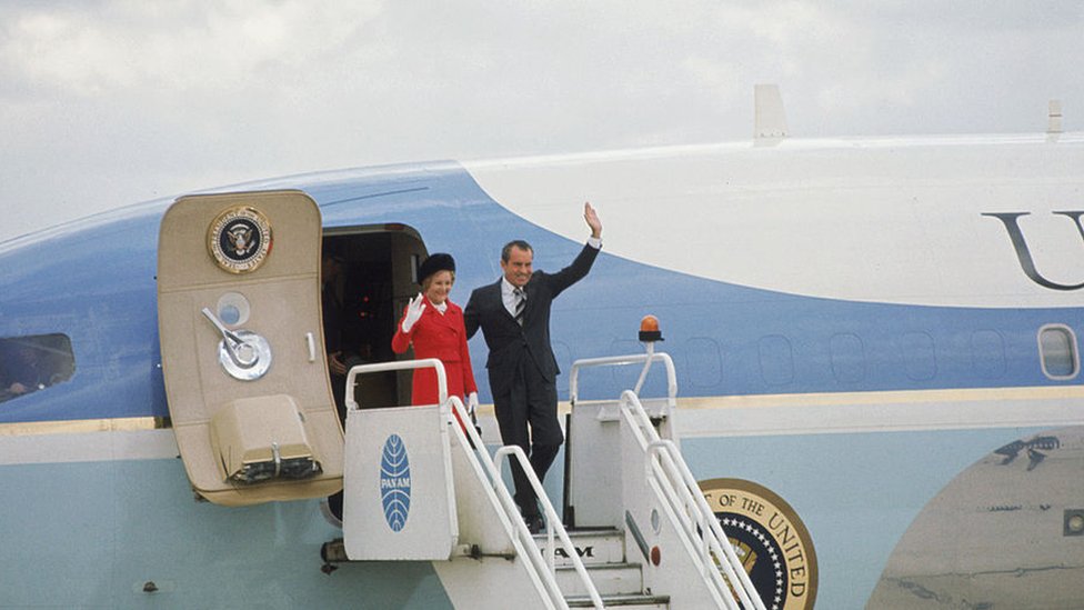 Никсоны прибывают в Хитроу в 1970 году