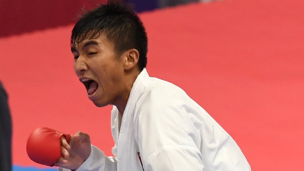 Karateka Rifki Ardiansyah Arrosyid merebut medali emas ke-11 bagi Indonesia di nomor kumite 60 kilogram setelah di final mengalahkan karateka Iran Amir Mahdi Zadeh.